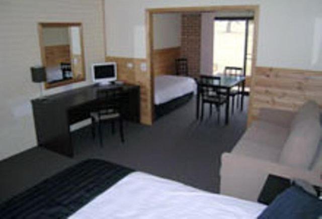 Snowy Mountains Resort And Function Centre Adaminaby Δωμάτιο φωτογραφία