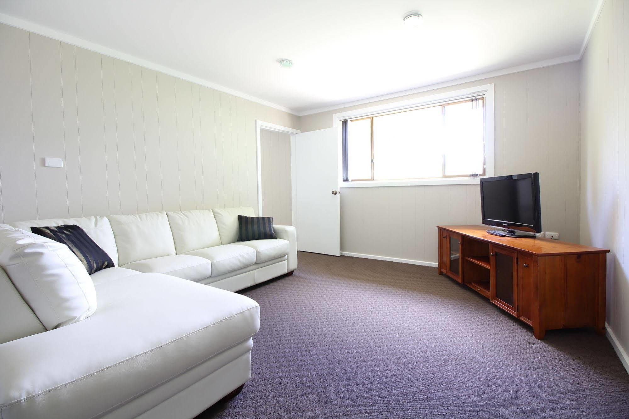 Snowy Mountains Resort And Function Centre Adaminaby Εξωτερικό φωτογραφία